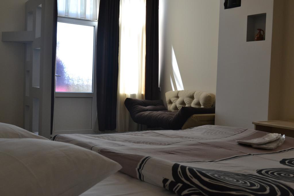 Family Apartment In Avlabari Tbilisi Exterior foto